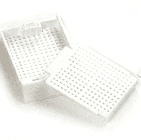 Cassettes in Sleeve, Biopsy Embedding, Separate Dual Hinged Lid, 45° Writing Area, WHITE, 75 Cassette/Sleeve and 75 Lids/Bag, 10 of each per Unit